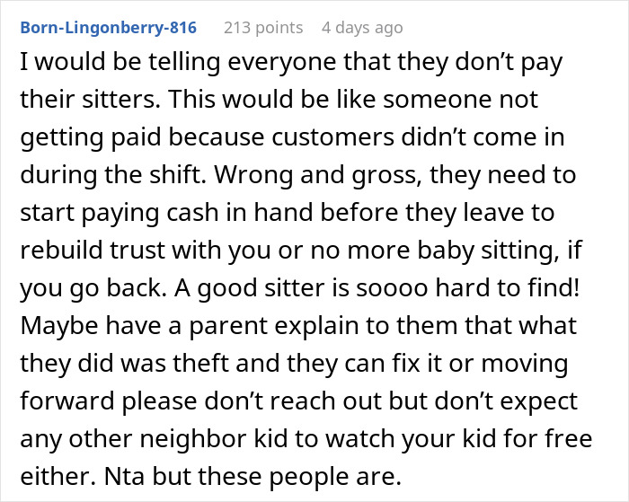 Comentario discutiendo la frustración sobre las familias que no pagan a las niñeras completamente cuando el bebé se queda dormido durante su turno.