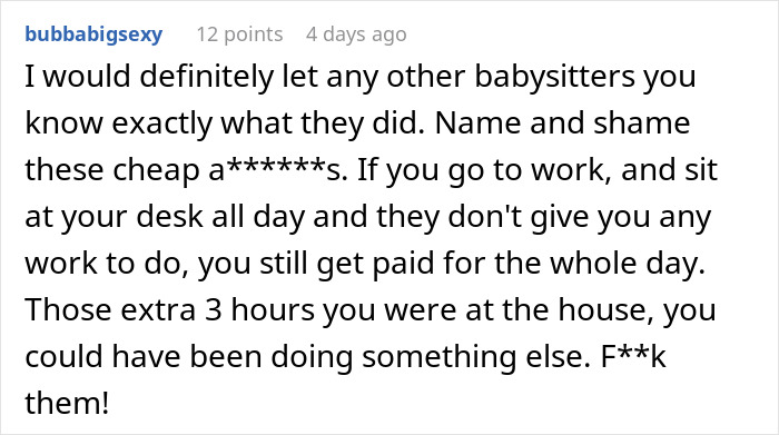 Comentario discutiendo niñeras y familias que intentan evitar pagar la cantidad total cuando el bebé se duerme durante el cuidado.