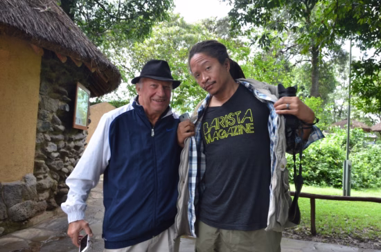 Lem Butler con Gianni Cassatini en un viaje de origen a Kenia en 2013.