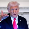 El presidente Trump habla en la Casa Blanca el jueves, cuando firmó una orden ejecutiva dirigida a Wilmerhale, marcando la última expansión de la campaña del presidente contra firmas de abogados vinculadas a sus enemigos políticos o investigaciones sobre sus acciones.
