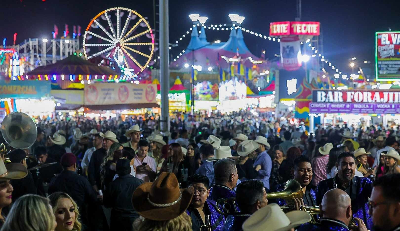 La Banda MS y Joel Elizalde encienden la noche en ExpoGan 2024, marcando un récord de asistencia histórico.