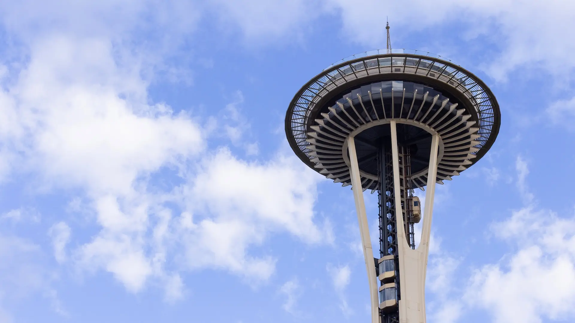 El Space Needle de Seattle inauguró su nuevo elevador panorámico: Skyliner