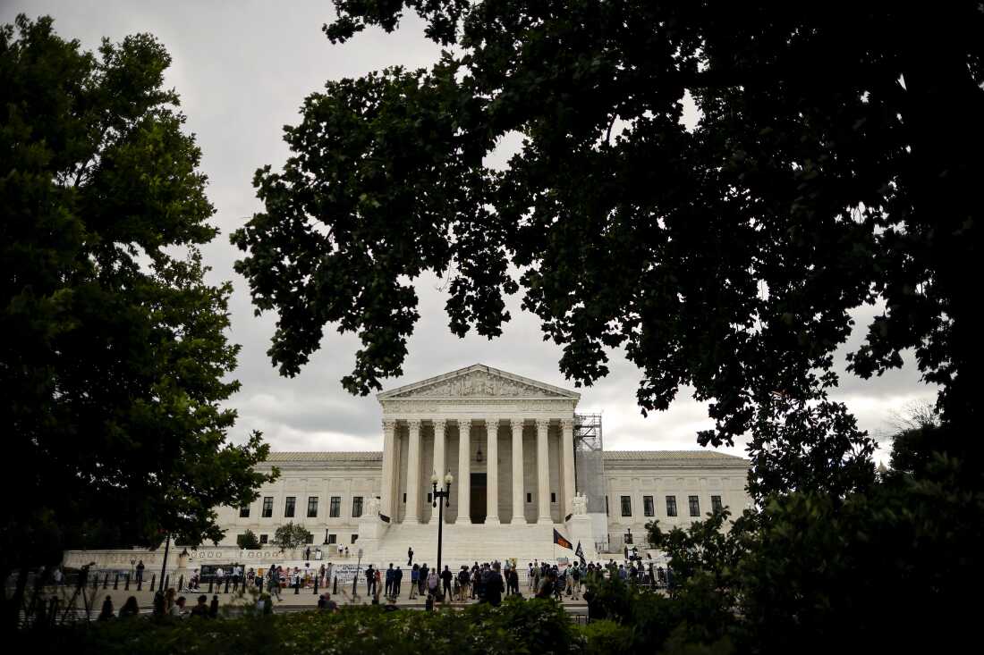 La Corte Suprema de los Estados Unidos otorgó el jueves por ahora la solicitud de emergencia de la administración Trump para permitirle despedir a los jefes de la Junta Nacional de Relaciones Laborales y la Junta de Protección de Sistemas de Méritos.
