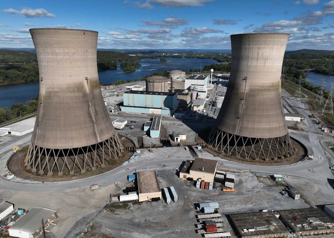 La planta de energía nuclear de tres millas de tres millas se encuentra en el medio del río Susquehanna el 10 de octubre de 2024. Uno de los dos reactores de la planta se derritió en parte en 1979, pero el segundo funcionó durante décadas antes de que se cerrara. Ahora se reiniciará ya en 2028, en espera de la aprobación de la Comisión Reguladora Nuclear.