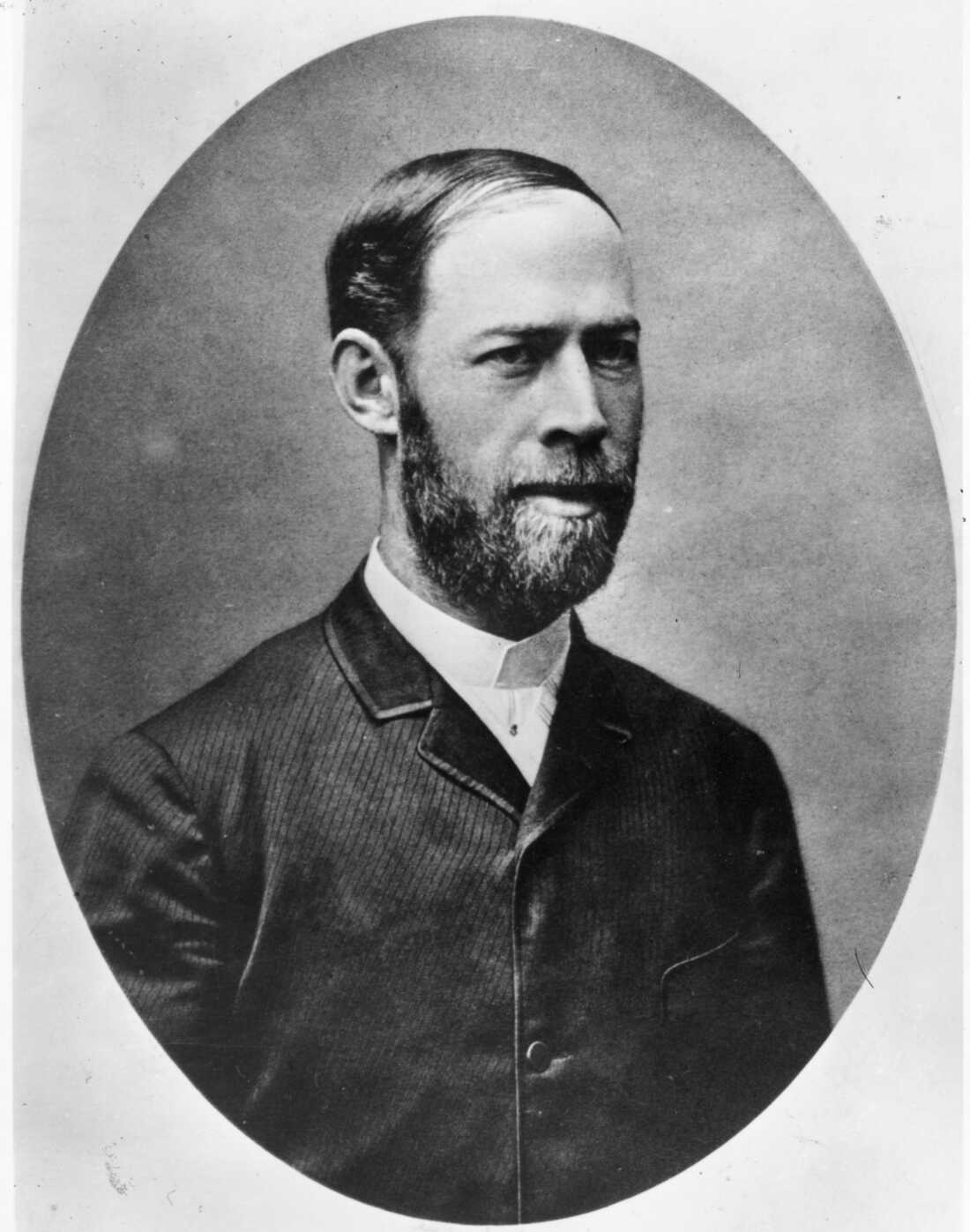 El físico alemán Heinrich Rudolf Hertz en la foto de 1890. Hertz fue el primero en demostrar que las ondas de radio pulsantes se reflejan en superficies metálicas a fines del siglo XIX.
