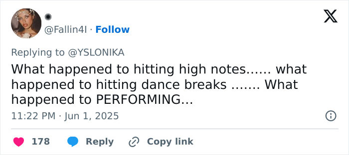 Tweet criticando la actuación de Kesha, cuestionando sus descansos de baile y cantando durante el poderoso evento de Hoopla.