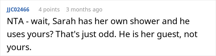 Captura de pantalla de un comentario en línea que discute la molestia sobre el novio de la compañera de cuarto usando su ducha y dibuja un límite claro.