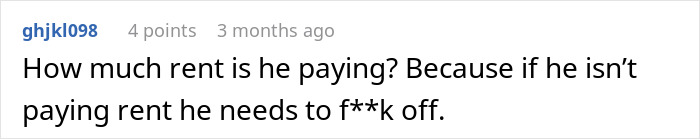 Captura de pantalla de un comentario de Reddit discutiendo a una mujer molesta al novio de la compañera de cuarto por usar su ducha, expresando frustración.