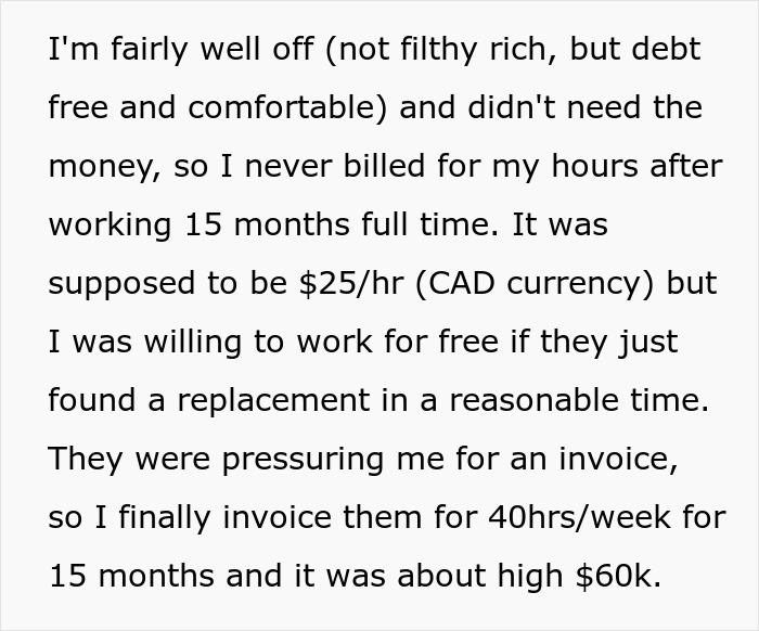 Extracto de texto sobre un empleado no facturando las horas durante 15 meses, destacando sin fines de lucro acusado de fusionar horas.