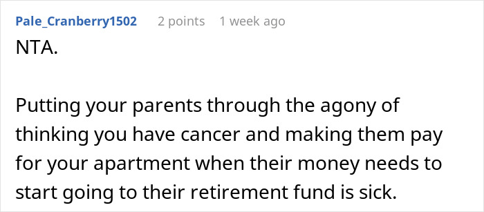 Captura de pantalla de un comentario de Reddit discutiendo exponer el cáncer falso de una hermana y su impacto en sus padres.