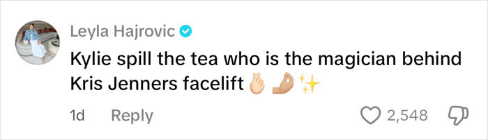 Un comentario de las redes sociales preguntando a Kylie Jenner sobre los detalles de su cirugía de aumento de senos después de una investigación de fanáticos.