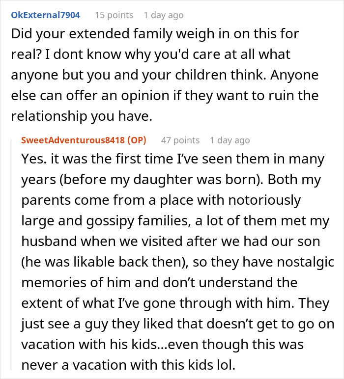 Conversación de texto sobre opiniones familiares, con una mujer que explica encuentros pasados ​​y frustraciones con su ex y parientes.