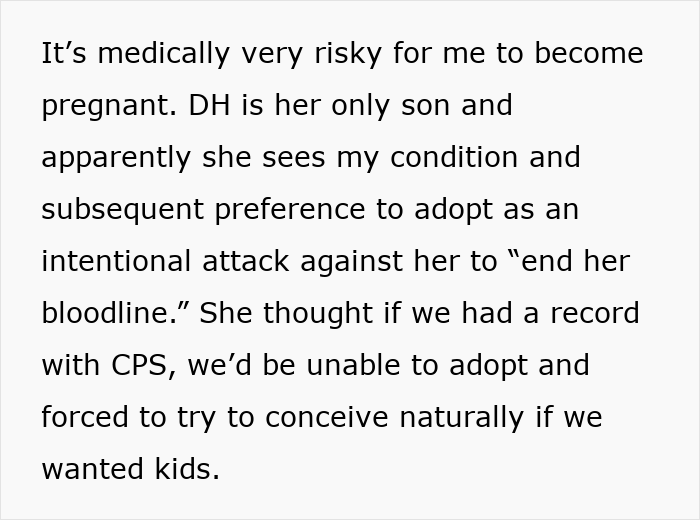 Texto que discute los riesgos médicos del embarazo y la suegra que involucra servicios de protección infantil en el contexto de conflicto familiar.