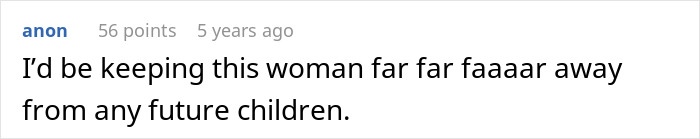 Captura de pantalla de un comentario en línea que advierte para mantener a una mujer lejos de los futuros niños, relacionado con los servicios de protección infantil.