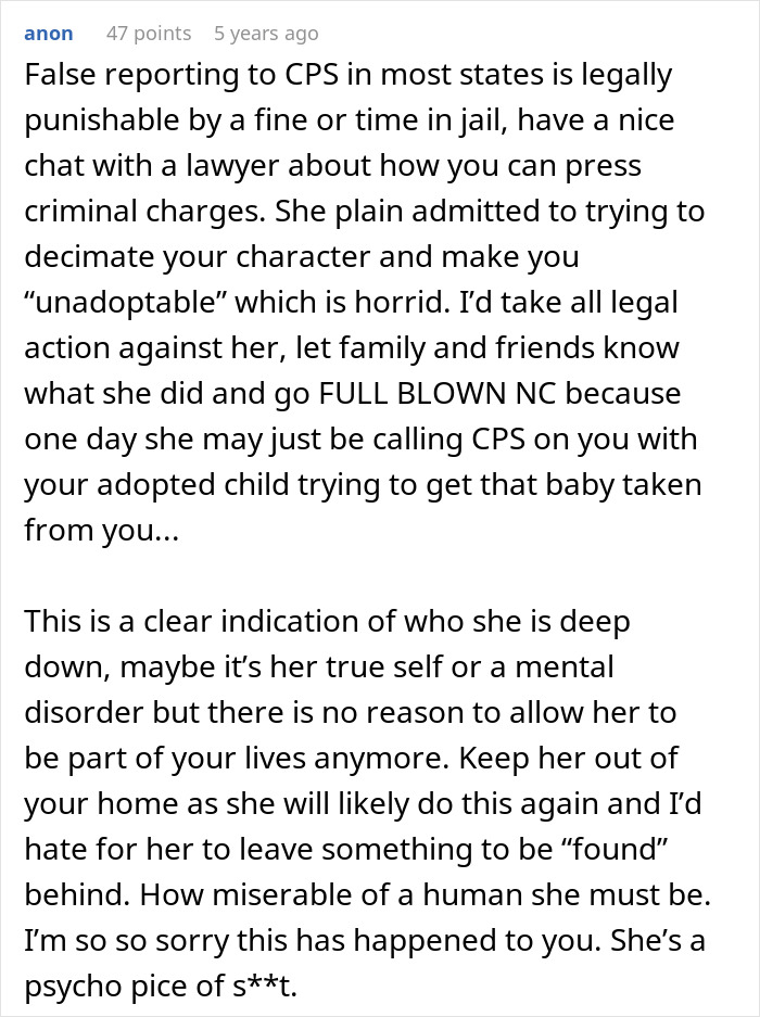 Comentario sobre las consecuencias legales e impacto personal de los informes de servicios de protección infantil falso de una situación de suegra.