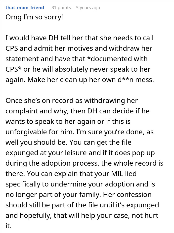 Conversación de texto discutiendo cómo manejar una suegra llamando a los servicios de protección infantil con asesoramiento de retiro documentado.