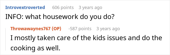 Conversación de Reddit discutiendo los roles de las tareas domésticas, destacando la tensión sobre el hogar desordenado y la culpa a la esposa enferma por la limpieza.