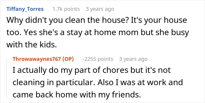 Conversación de Reddit que muestra a un esposo culpando a una esposa enferma por un hogar desordenado después de traer invitados y discutir sobre las tareas.