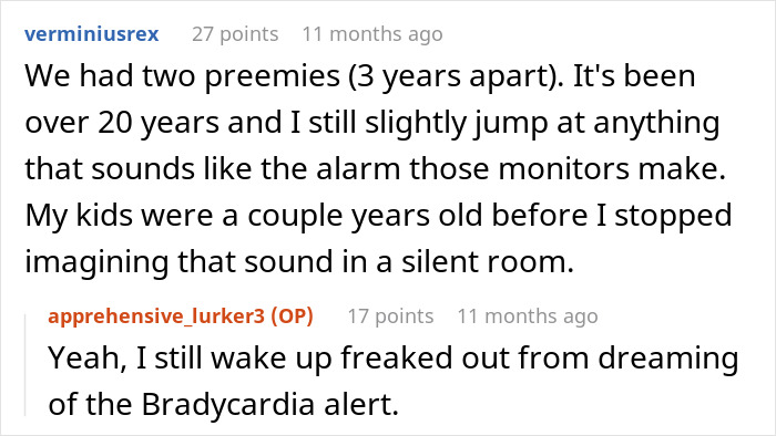 Comentarios discutiendo el impacto duradero de las alarmas de la UCIN en los padres de bebés preemie y sus experiencias.
