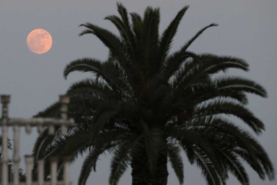 Una imagen muestra la luna