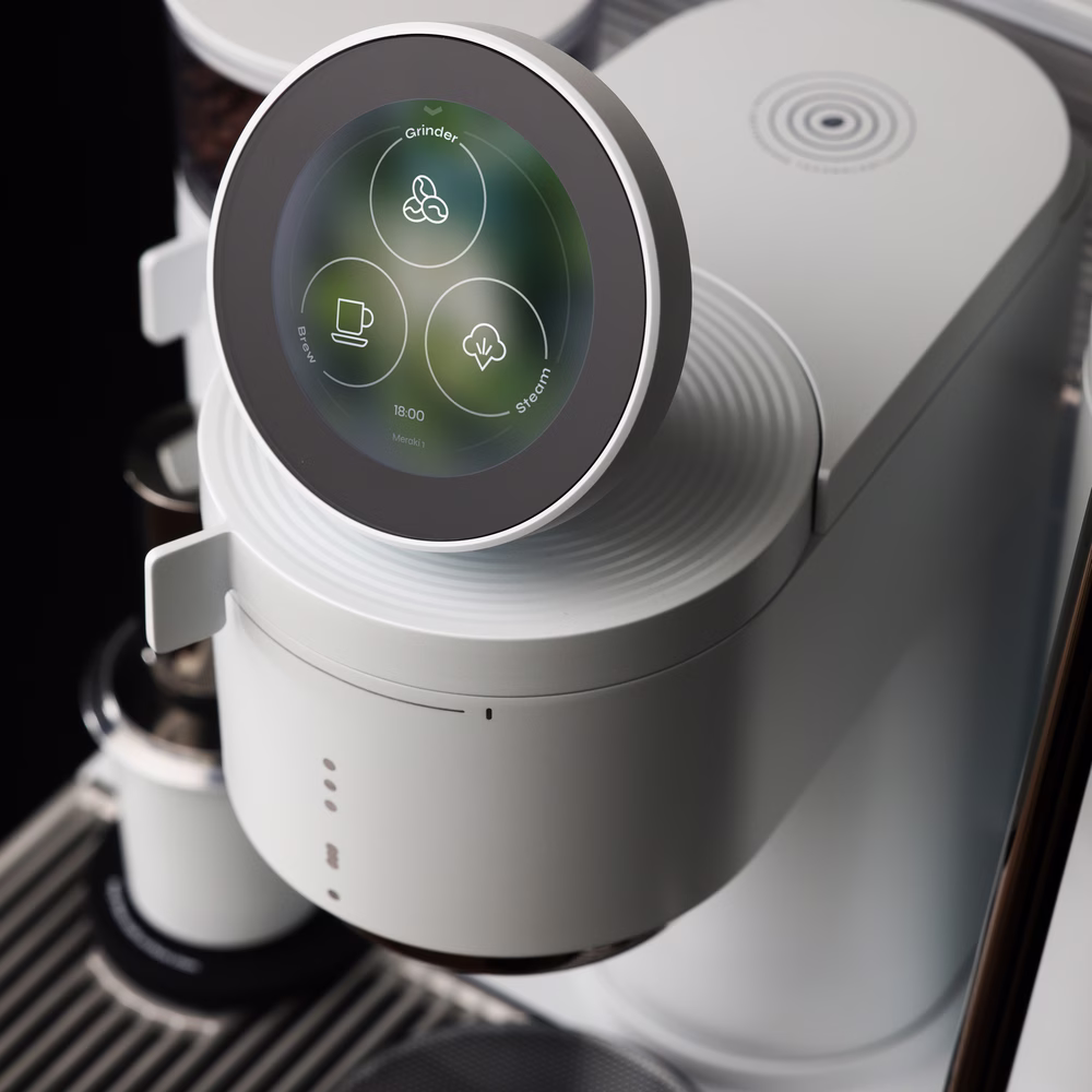 Un primer plano de la interfaz de la pantalla táctil en la máquina Meraki Espresso.