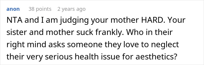 Captura de pantalla de un comentario en el foro que discute a una mujer que se niega a arriesgar su salud para la estética de la foto de boda de la hermana.
