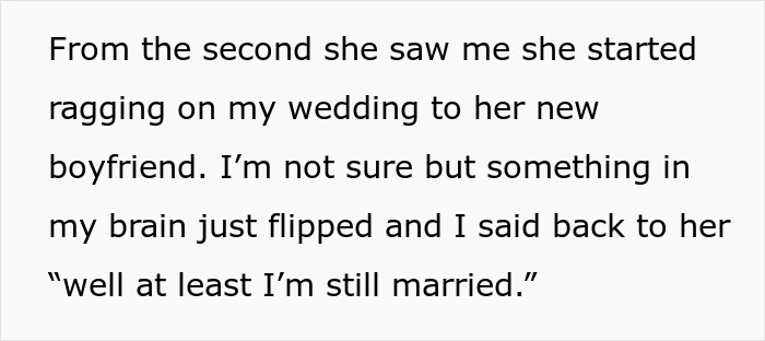 Extracto de texto que muestra a la mujer aplaudiendo a la prima insultando su boda con al menos todavía estoy casado.