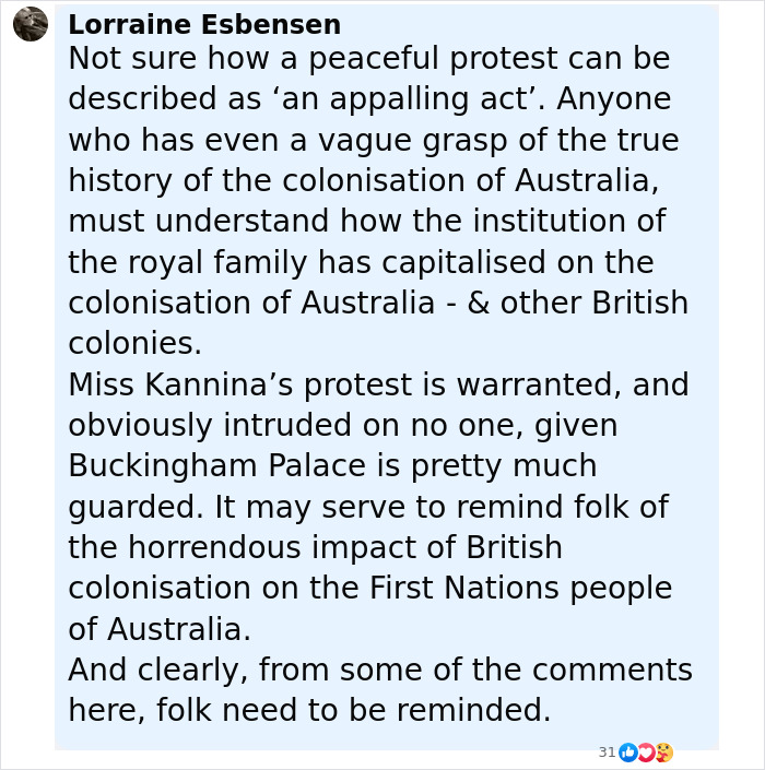 Comentario de Lorraine Esbensen discutiendo la protesta aborigen en el Palacio de Buckingham y el impacto de la colonización británica en las personas de las Primeras Naciones.