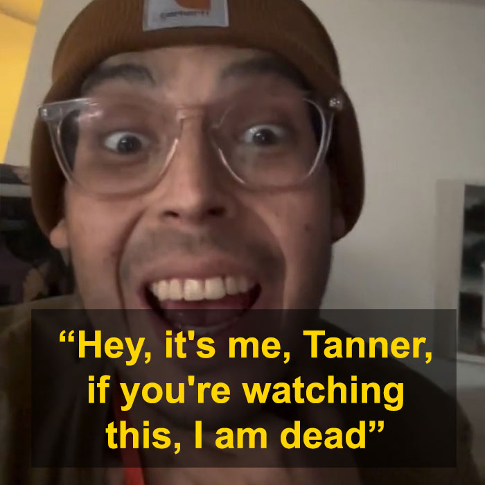 Tanner Martin anuncia su propio paso en un video pregrabado días después de que nació su bebé, vistiendo anteojos y un sombrero.