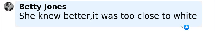 Comentario de Betty Jones afirmando que sabía mejor, ya que estaba demasiado cerca de White, haciendo referencia a Kylie Jenner Breaking Wedding Rule.