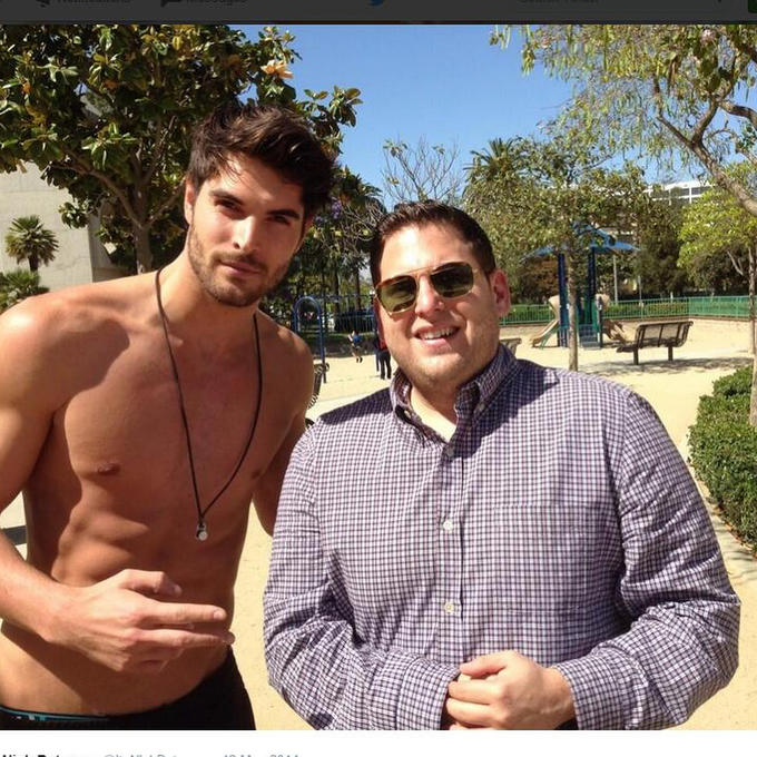 Jonah Hill siendo conmocionado Dola