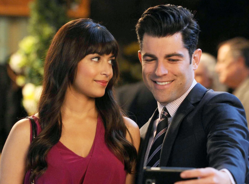 Schmidt y Cece en una chica nueva tomando una selfie