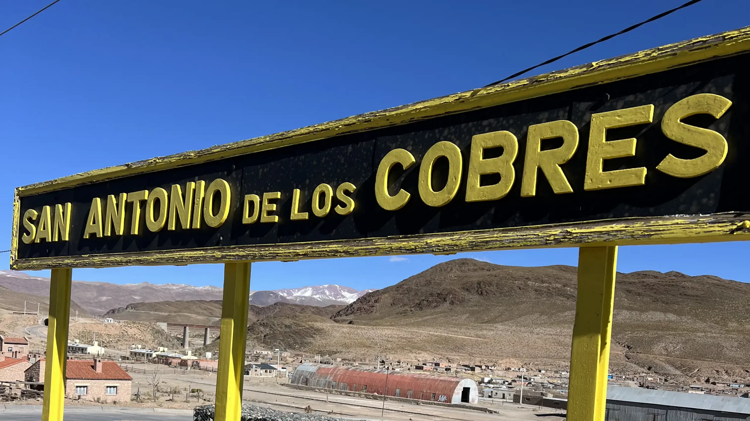 Tren a las Nubes: un viaje ferroviario entre montañas y cielos despejados