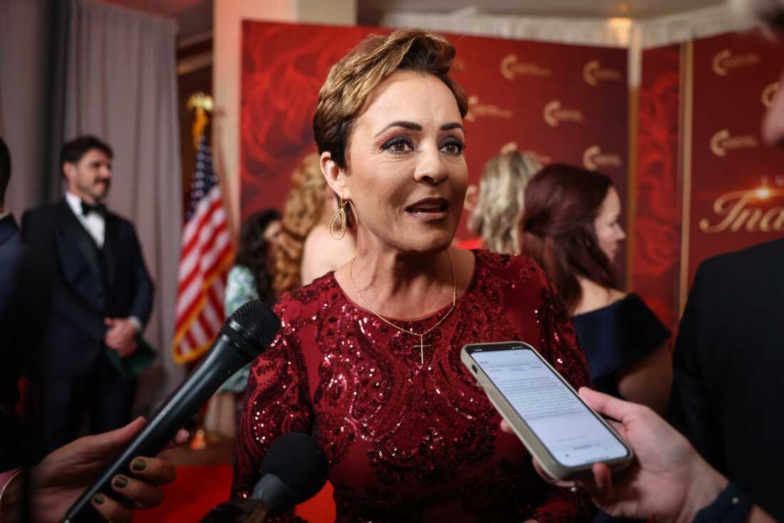 Kari Lake, asesor principal de la Agencia de los Medios Globales de los Estados Unidos, ha reducido su fuerza laboral en un 85%, o 1.400 puestos.