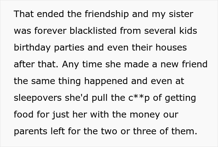 Extracto de texto explicando cómo una hermana estaba en la lista negra de las fiestas de cumpleaños y causó conflictos en las pijamadas debido a un comportamiento egoísta.