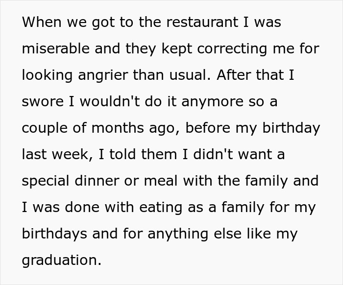 Teen expresa frustración por los padres que ignoran los deseos de cumpleaños debido a las alergias de los hermanastras y las aburridas comidas familiares.