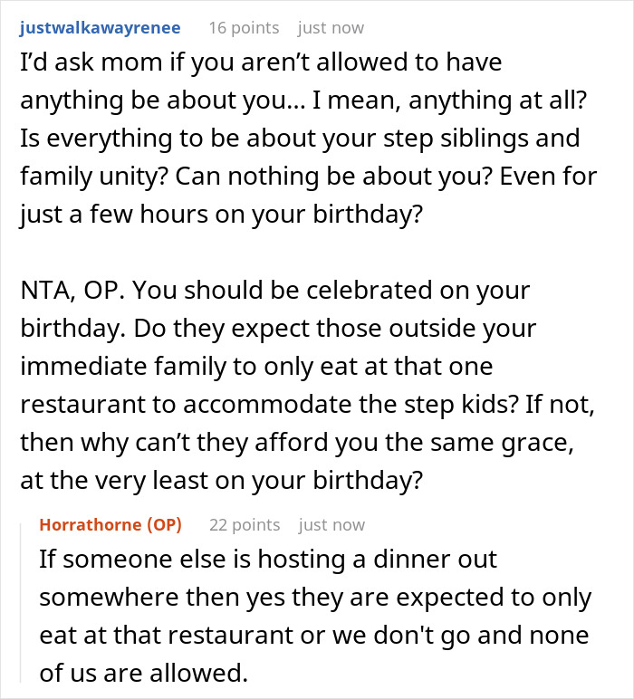 Captura de pantalla de una conversación de Reddit discutiendo a los padres que ignoran los deseos de cumpleaños de los adolescentes debido a las alergias de los hijastros.