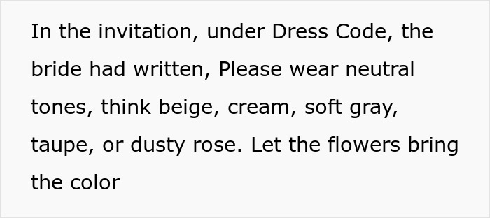 Texto que indica que la novia solicitó a los invitados que usaran tonos neutros como beige, crema, gris, topo o rosa polvorienta.