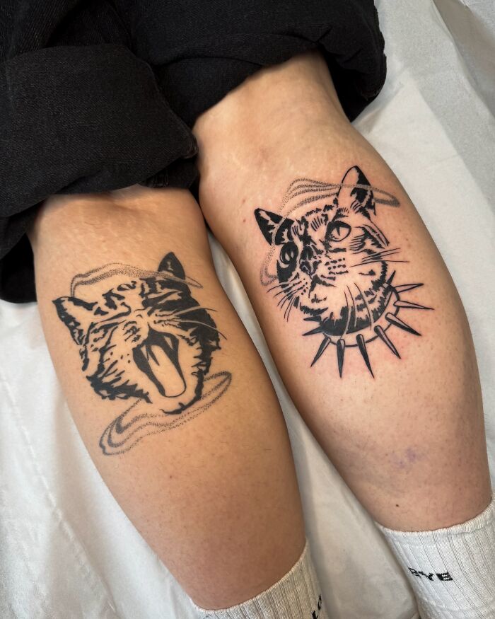 Cubiertos de tatuajes con diseños detallados de gatos en pantorrillas, mostrando una transformación impresionante y habilidades de arte de tatuajes virales.