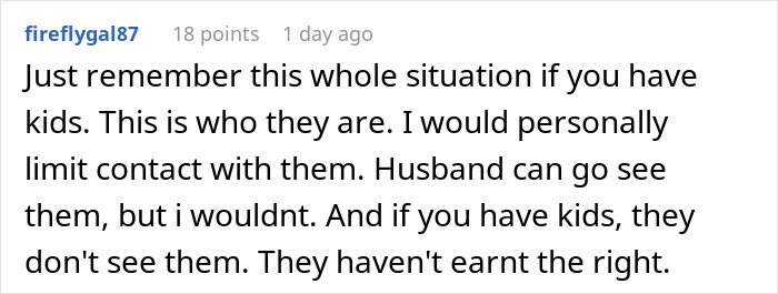 Comentario de Reddit discutiendo una novia llamada mocosa egocéntrica por los padres del novio sobre el conflicto de sobrino autista.