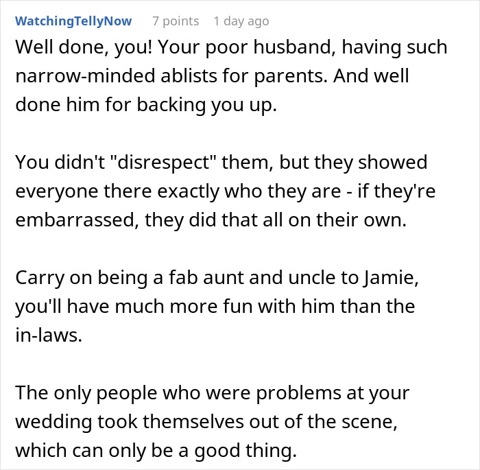Comente alabando a la novia por apoyar al sobrino autista a pesar de los padres de los novios llamando a su mocoso egocéntrico en la boda.