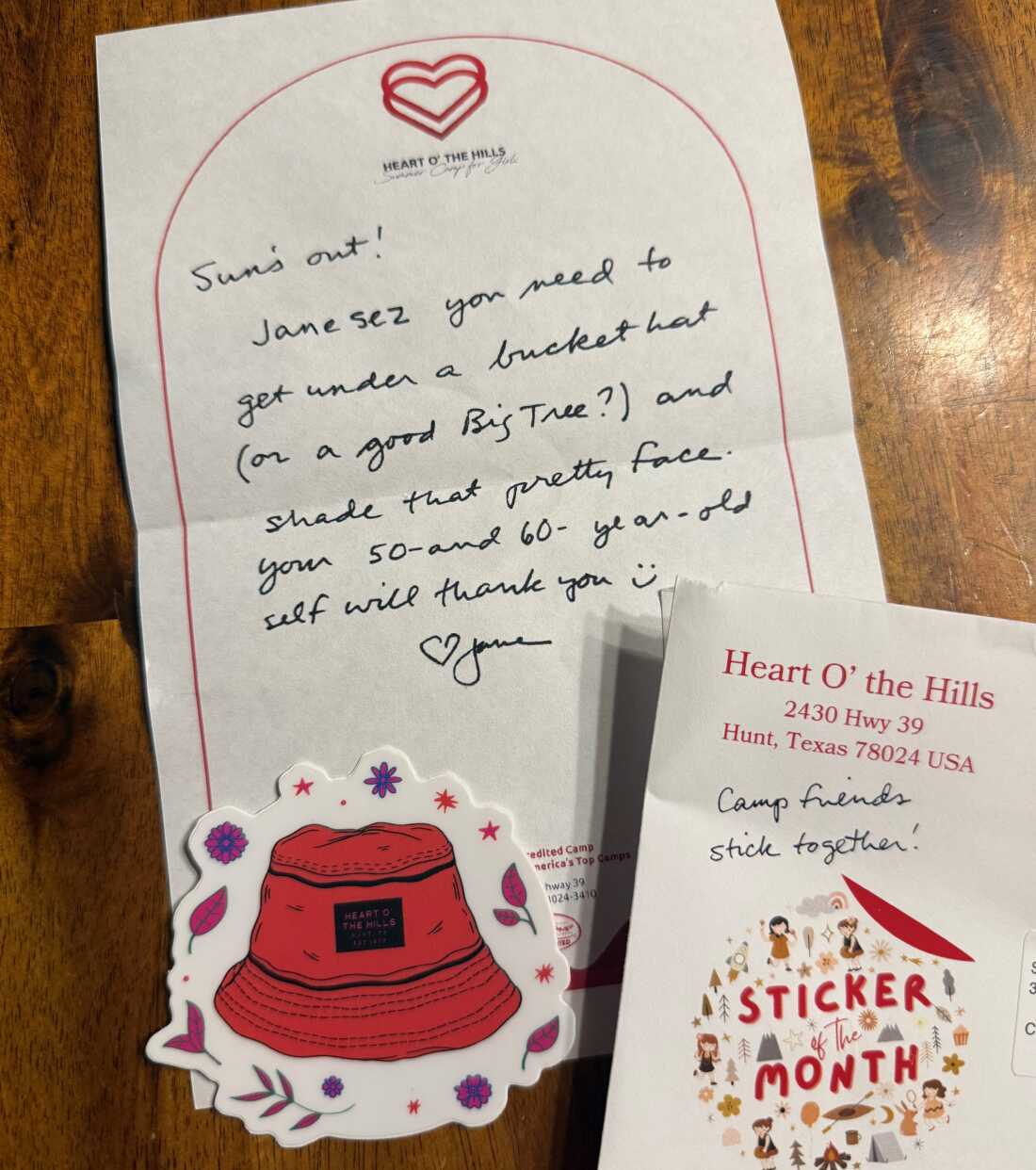 Después de Heart O 'The Hills Camper Sydney Sutton envió una foto de sí misma a Jane Ragsdale, el director del campamento escribió esta carta de regreso a Sydney.