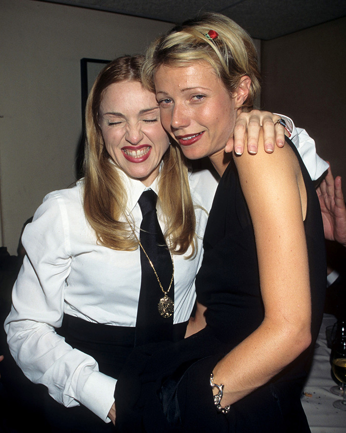 Gwyneth Paltrow y Madonna sonrieron juntos en un evento antes de que su amistad terminara durante un incidente de vacaciones.