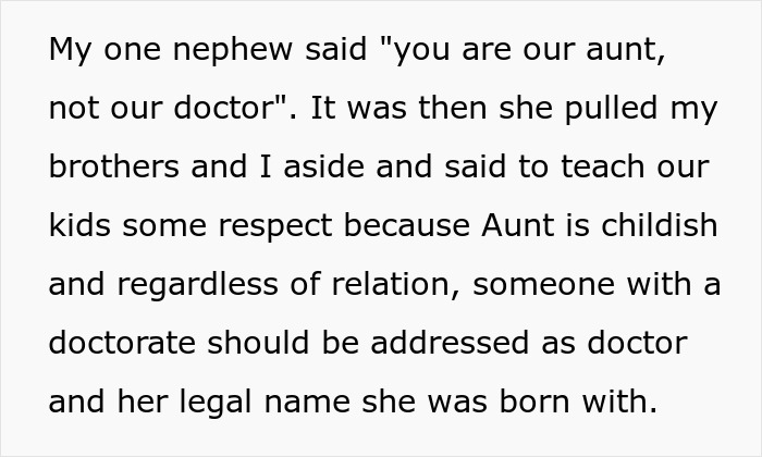 Envíe un mensaje de texto sobre una tía con un doctorado que insiste en que su familia se dirige a ella como médica para enseñar respeto.