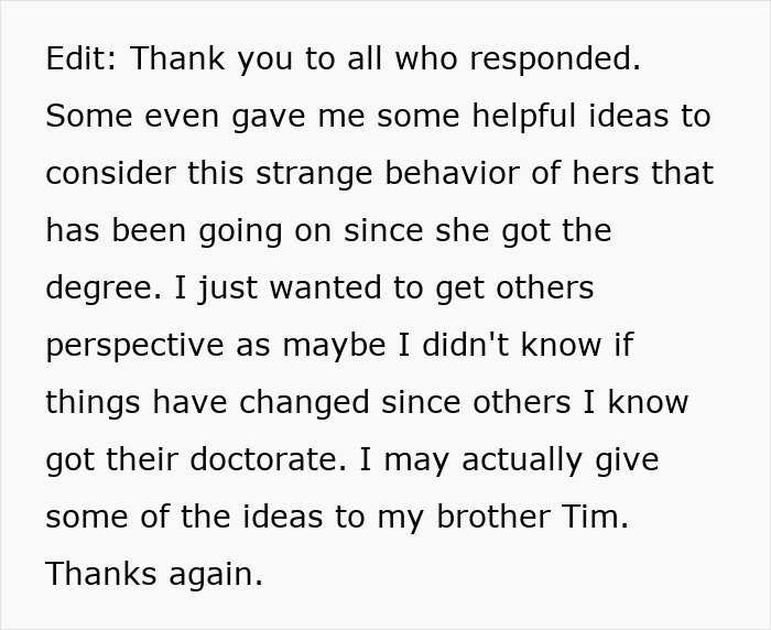Publicación de texto discutiendo un comportamiento extraño de la tía con PhD esperando que el esposo y la familia llamen a su médico de manera consistente.