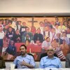 El Director Ejecutivo de la ONG Cristosal, Noah Bullock (C) habla junto al director de investigación Rene Valiente (L), Abraham Abrego (2nd R), director de los litigios estratégicos y el abogado guatemalteco Rafael Cruz (R) durante una conferencia de prensa en la ciudad de Guatemala el 17 de julio de 2025.