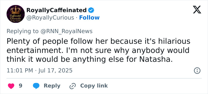 Tweet de Royallycaffeined respondiendo a RoyalNews sobre el entretenimiento que involucra a la ex asistente y Meghan Markle de Kate Middleton.