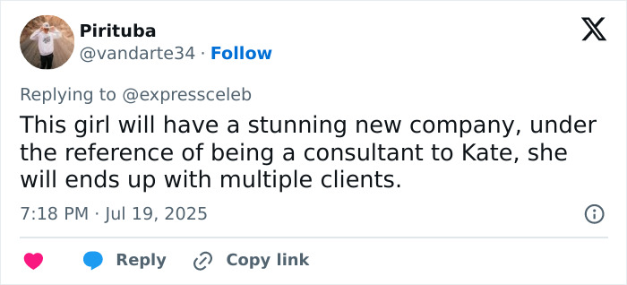 Captura de pantalla de un tweet que discute el ex asistente de Kate Middleton y menciona una nueva empresa y consultoría a Kate.
