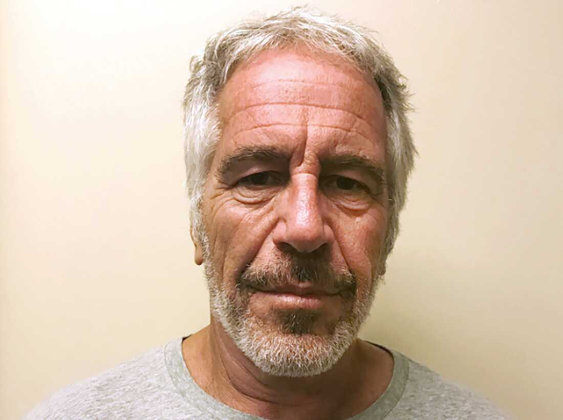 Archivo: esta foto de archivo del 28 de marzo de 2017, proporcionada por el Registro de delincuentes Sexuales del Estado de Nueva York muestra a Jeffrey Epstein.
