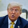 El presidente Donald Trump habla durante una reunión con el príncipe heredero de Bahrein Salman bin Hamad al Khalifa en la Oficina Oval de la Casa Blanca, miércoles 16 de julio de 2025, en Washington.